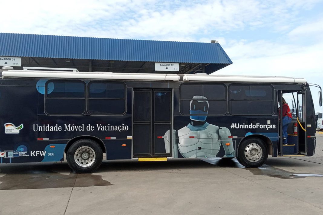 Ônibus vacinação Cruz Vermelha