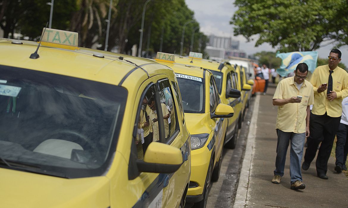 Taxistas de São Pedro da Aldeia já podem receber auxílio taxista do Governo Federal ErreJota Taxistas de São Pedro da Aldeia já podem receber auxílio taxista do Governo Federal ErreJota